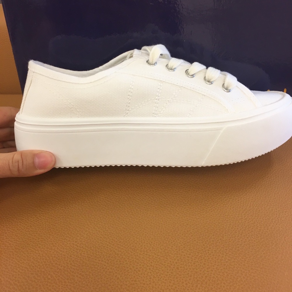 🤍Madden Girl Creamy White Sneaker🤍 - Picture 4 of 4